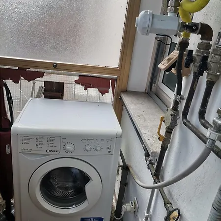 Apparemment In Zona Residenziale