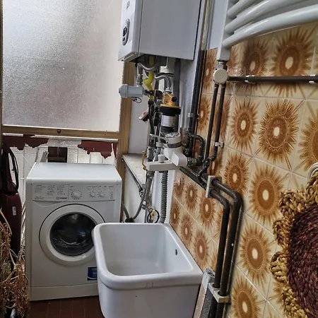 Apparemment In Zona Residenziale Apartamento