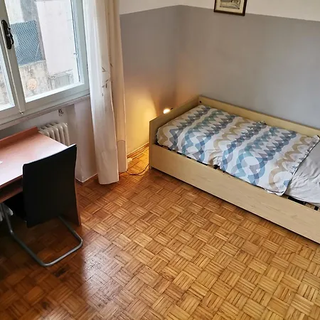 Apparemment In Zona Residenziale *