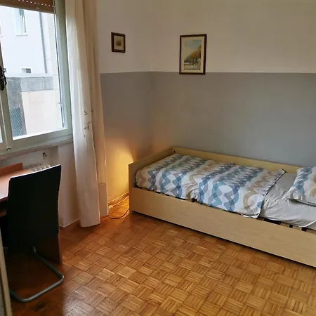 Apparemment In Zona Residenziale Apartament