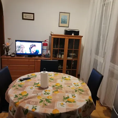 Apartament Apparemment In Zona Residenziale