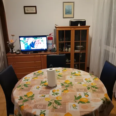 Apparemment In Zona Residenziale Apartament *