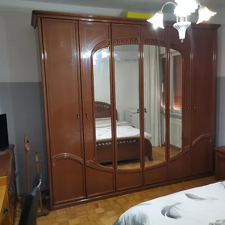 Apartament Apparemment In Zona Residenziale