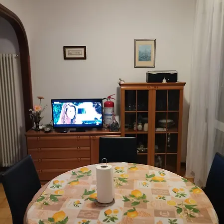 Apparemment In Zona Residenziale Apartament *