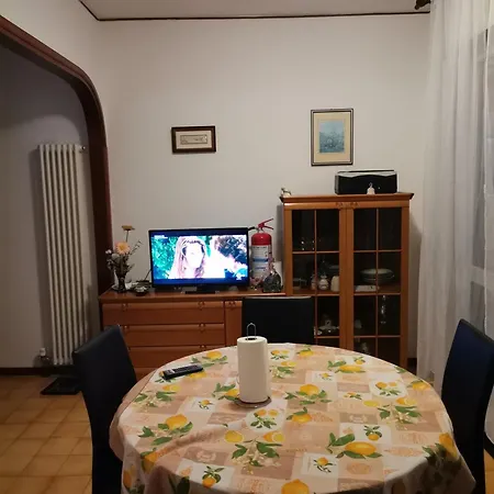 Apparemment In Zona Residenziale Apartamento