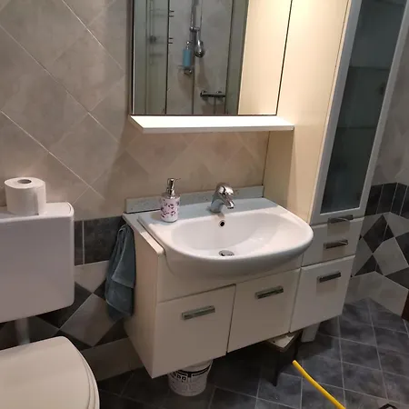 Lejlighed Apparemment In Zona Residenziale *