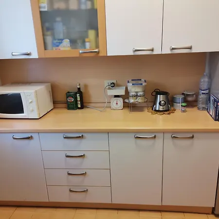 Apparemment In Zona Residenziale