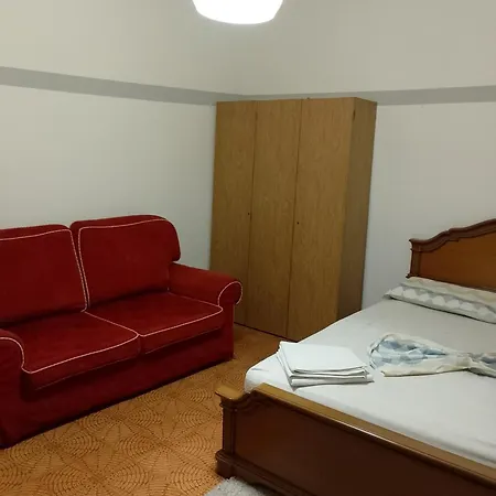 Apparemment In Zona Residenziale *