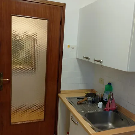 Apparemment In Zona Residenziale *