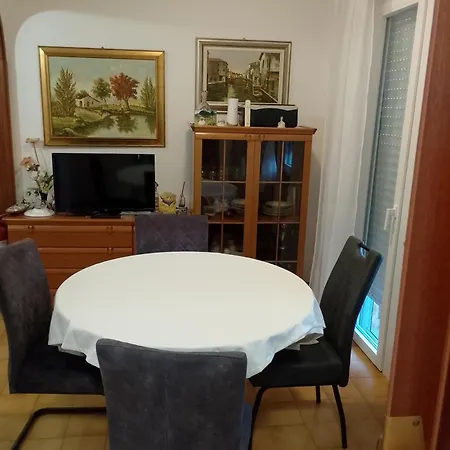 Apartamento Apparemment In Zona Residenziale *